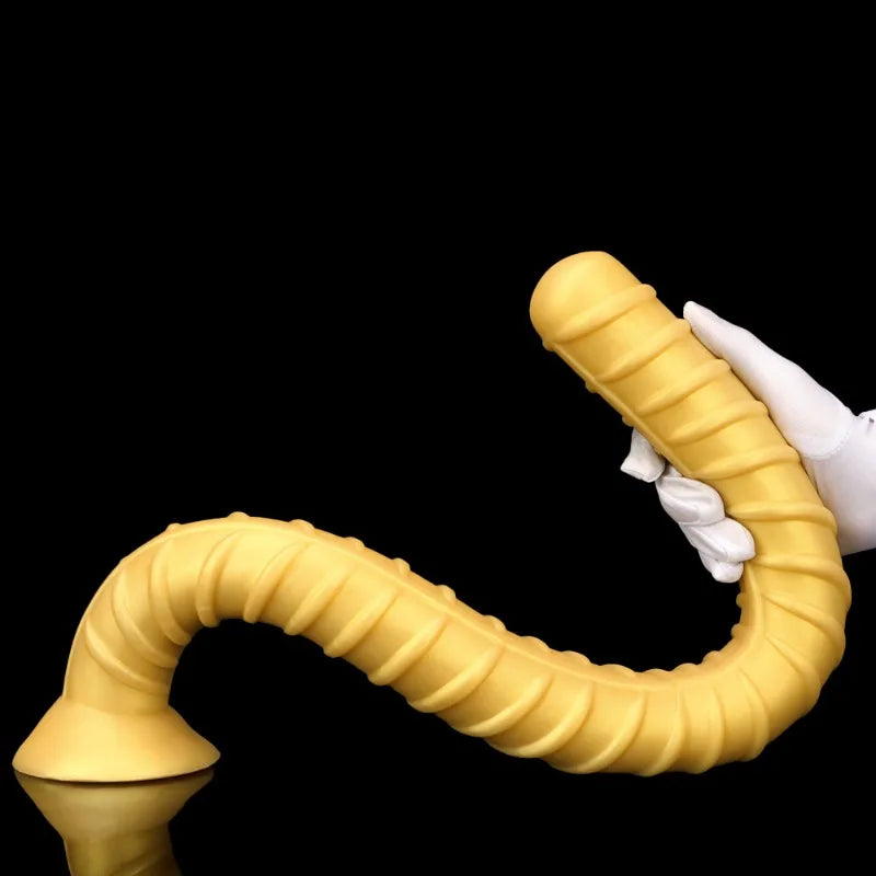 Sleek Hinterhof Stimulation Streifen Anal Dildo made of smooth medical-grade silicone, designed for intimate exploration.