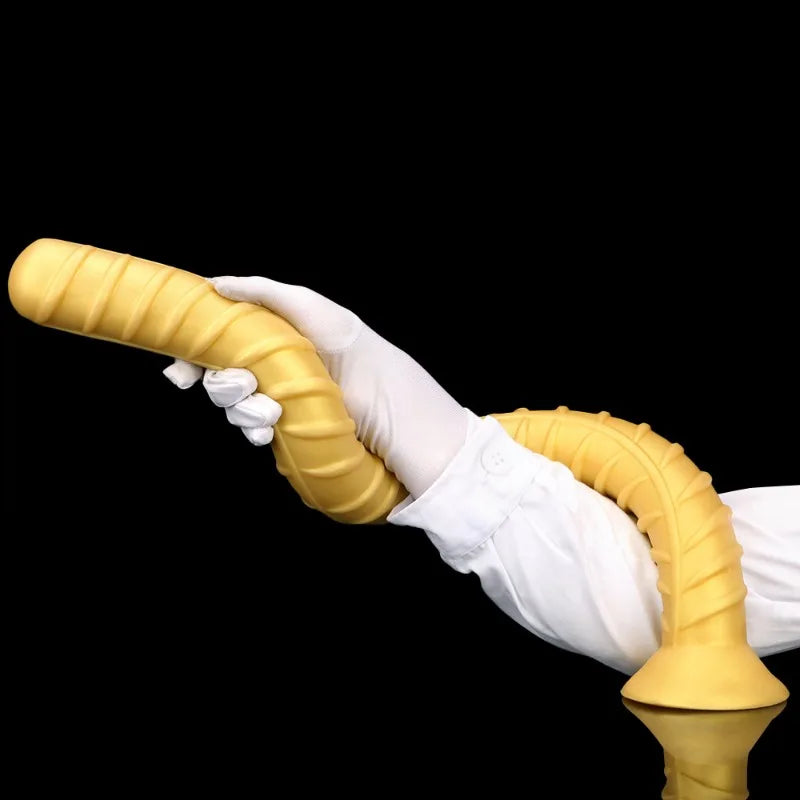 Sleek Hinterhof Stimulation Streifen Anal Dildo made of smooth medical-grade silicone, designed for intimate expansion.