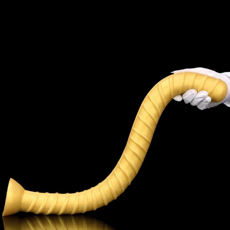 Detailed view of the Hinterhof Stimulation Streifen Anal Dildo, crafted from smooth medical-grade silicone for safe use.