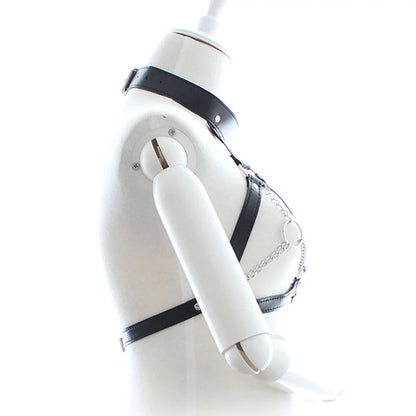 BDSM Alternative Trainingsausrüstung: Sexy schwarzes Lederhalsband, Nippelklemmen, Taillengürtel und Bralette