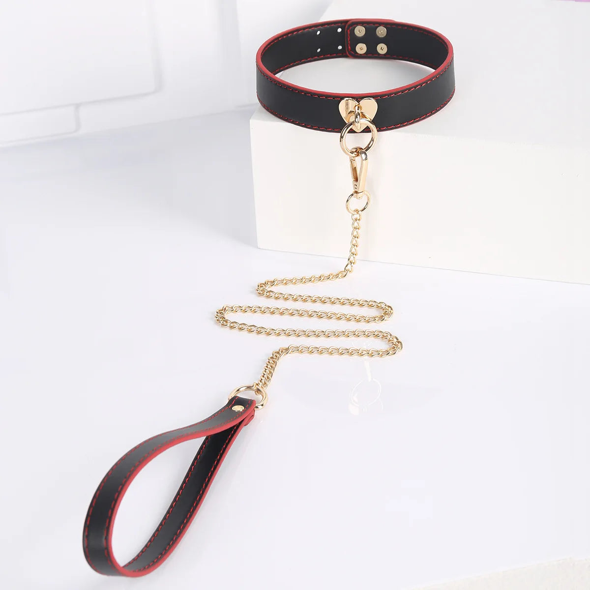 Sklaven-Rollenspiel-Set Leder-Handschellen Fußfesseln Ballknebel Maske Peitsche Halsband Leine Sexspielzeug für Frauen Paare BDSM Bondage-Kit