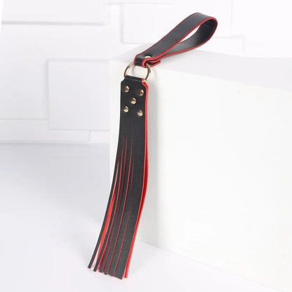 Sklaven-Rollenspiel-Set Leder-Handschellen Fußfesseln Ballknebel Maske Peitsche Halsband Leine Sexspielzeug für Frauen Paare BDSM Bondage-Kit