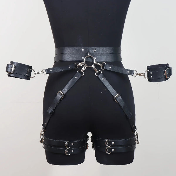 Wide PU leather belt with handcuffs – Stylish &amp; expressive