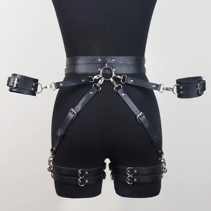 Wide PU leather belt with handcuffs – Stylish &amp; expressive