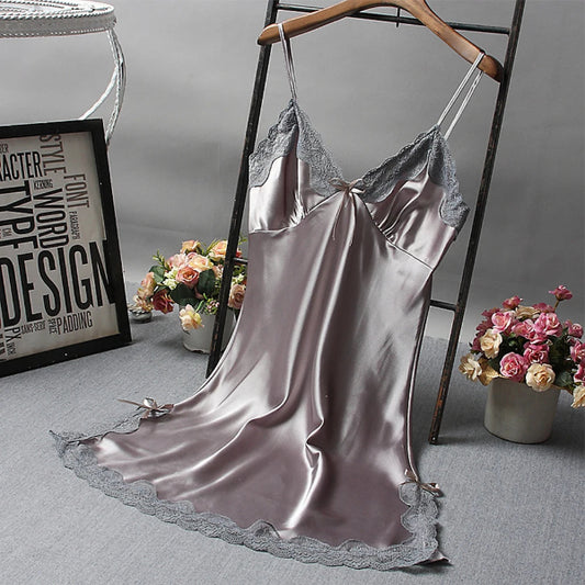 Nuisette d'été en satin avec dentelle – Mini nuisette légère en satin brillant, vêtement de nuit élégant pour femme