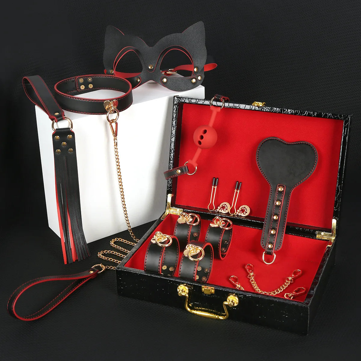 Sklaven-Rollenspiel-Set Leder-Handschellen Fußfesseln Ballknebel Maske Peitsche Halsband Leine Sexspielzeug für Frauen Paare BDSM Bondage-Kit