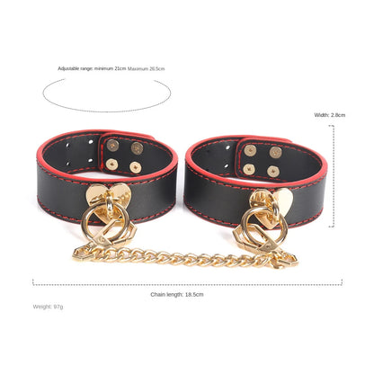 Sklaven-Rollenspiel-Set Leder-Handschellen Fußfesseln Ballknebel Maske Peitsche Halsband Leine Sexspielzeug für Frauen Paare BDSM Bondage-Kit